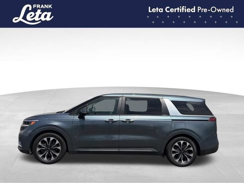Used 2023 Kia Carnival EX FWD image 3