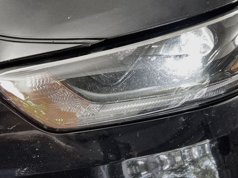 Used 2021 Toyota Highlander XLE FWD image 12
