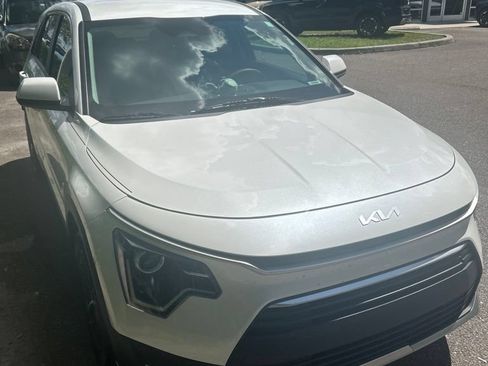 Used 2023 Kia Niro LX FWD image 5