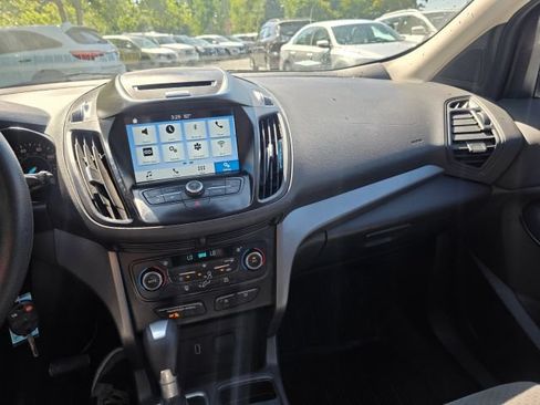 Used 2017 Ford Escape SE w/ Equipment Group 201A FWD image 16