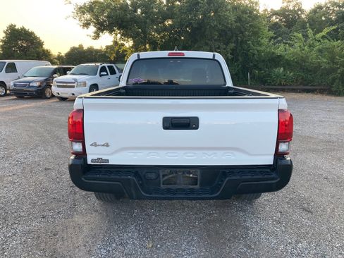 Used 2022 Toyota Tacoma SR AWD/4WD image 6