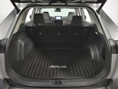 Used 2023 Toyota RAV4 XLE w/ Convenience Package FWD image 27