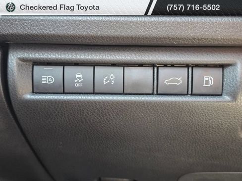 Used 2025 Toyota Camry SE FWD image 9