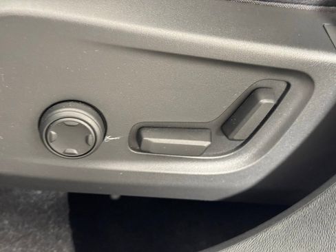 New 2025 Volvo XC40 B5 Plus w/ Climate Package image 17