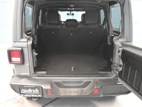 Used 2021 Jeep Wrangler Unlimited Sahara image 24