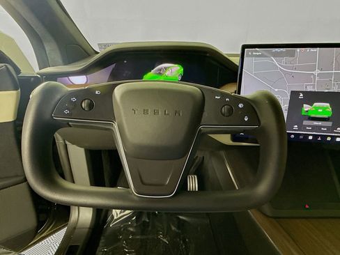 Used 2023 Tesla Model X image 10