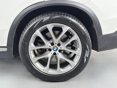 Certified 2023 BMW X5 xDrive40i w/ Luxury Seating Package AWD/4WD image 30