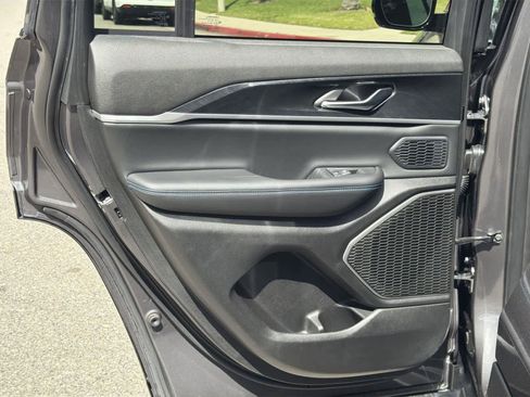 Used 2025 Jeep Grand Cherokee Trailhawk AWD/4WD image 27