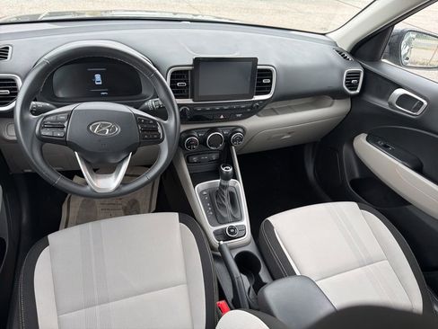 Used 2025 Hyundai Venue SEL FWD image 22