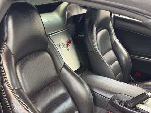 Used 2005 Chevrolet Corvette Convertible w/ Preferred Equipment Group RWD image 18
