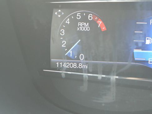 Used 2018 Ford Explorer XLT w/ Equipment Group 202A FWD image 32