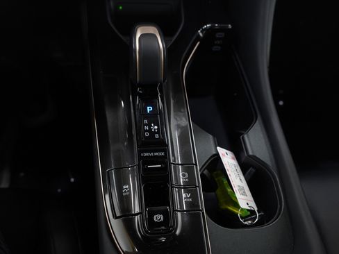 Used 2024 Toyota Crown Limited image 23