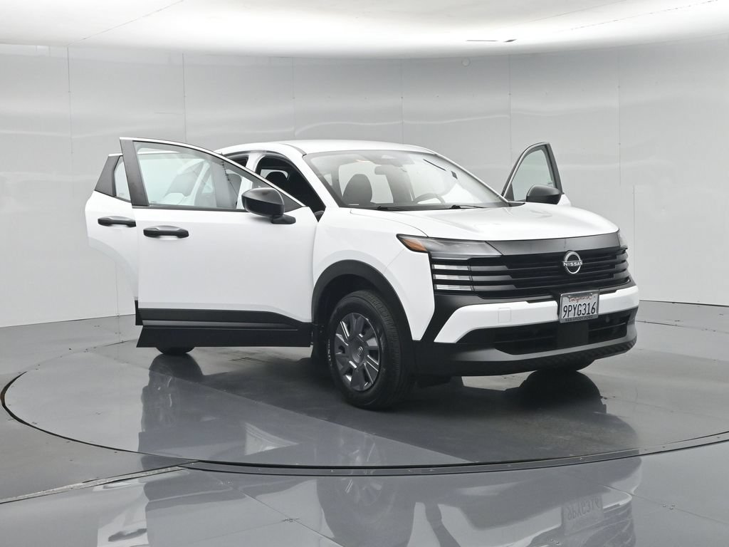 Used 2025 Nissan Kicks S FWD image 4