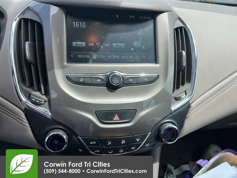 Used 2018 Chevrolet Cruze Premier w/ Enhanced Convenience Package FWD image 8