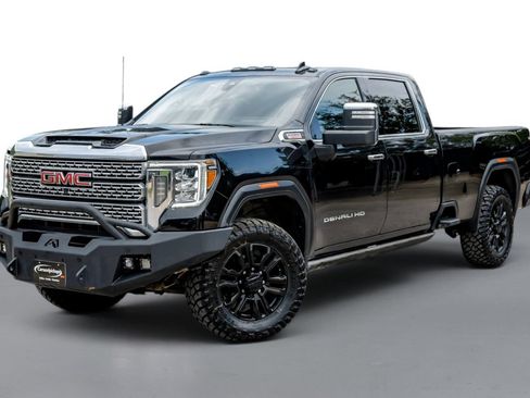 Used 2023 GMC Sierra 2500 Denali w/ Denali Black Diamond Edition AWD/4WD image 4