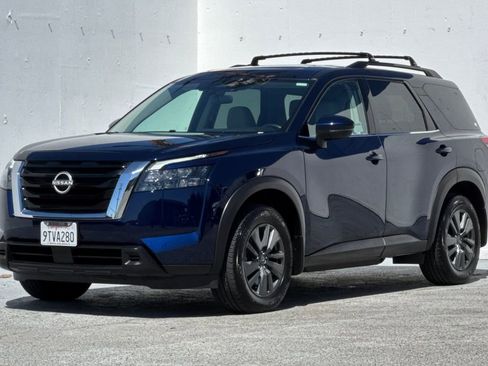 Used 2024 Nissan Pathfinder SV w/ SV Premium Package FWD image 7