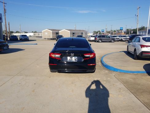 Used 2021 Honda Accord LX image 6