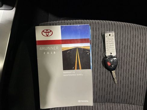 Used 2018 Toyota 4Runner SR5 AWD/4WD image 30