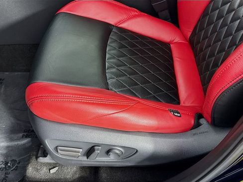 Used 2024 Toyota RAV4 SE image 20