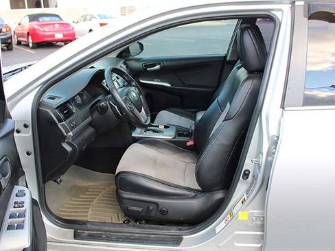 Used 2013 Toyota Camry SE w/ Leather Pkg FWD image 13