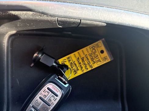 Used 2024 Chrysler Pacifica Touring-L image 23