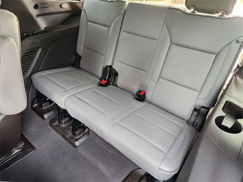 Used 2022 GMC Yukon SLT w/ SLT Luxury Package image 30