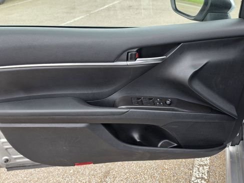 Used 2024 Toyota Camry SE image 16