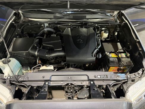 Used 2017 Toyota Tacoma TRD Sport w/ Tow Package image 10