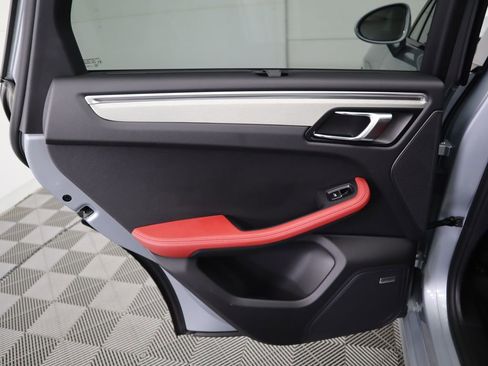 Used 2020 Porsche Macan Turbo image 27