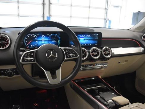 Used 2022 Mercedes-Benz GLB 250 4MATIC image 23