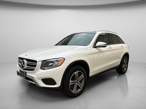 Used 2019 Mercedes-Benz GLC 300 4MATIC image 2