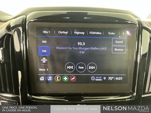 Used 2022 Chevrolet Traverse LT FWD image 35