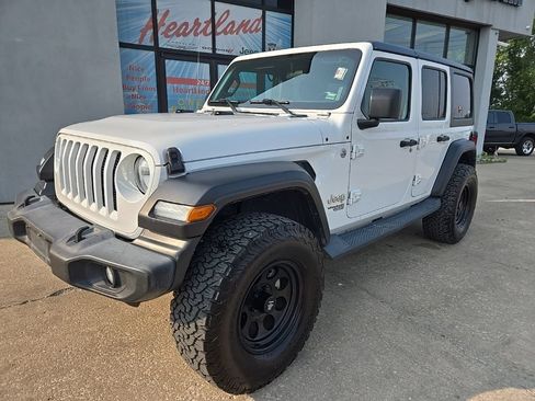 Used 2019 Jeep Wrangler Unlimited Sport S AWD/4WD image 2