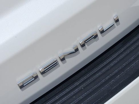 Used 2023 GMC Yukon Denali AWD/4WD image 11