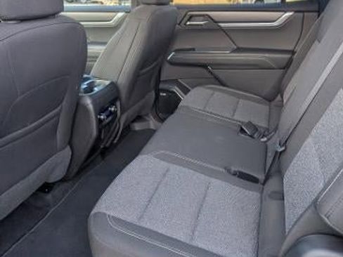 Used 2025 GMC Acadia Elevation image 9