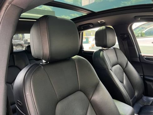 Used 2018 Porsche Macan AWD/4WD image 34