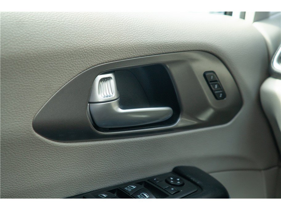 Used 2021 Chrysler Pacifica Touring-L FWD image 8