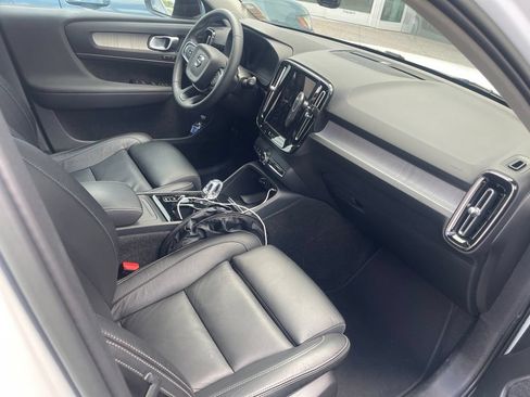 Used 2023 Volvo XC40 B5 Ultimate AWD/4WD image 11