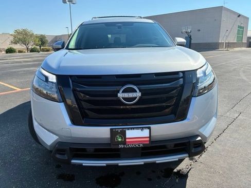 Certified 2025 Nissan Pathfinder SL w/ SL Premium Package FWD image 9