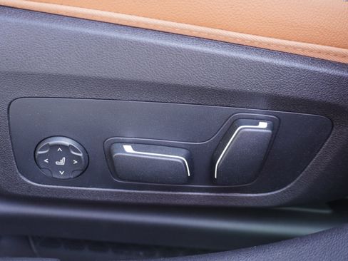 New 2025 BMW 330i Sedan w/ Convenience Package image 21