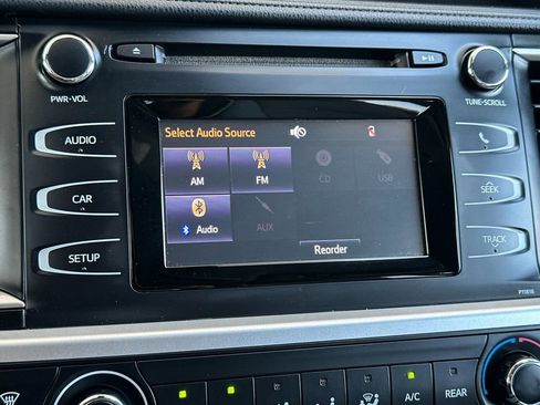 Used 2019 Toyota Highlander LE FWD image 18