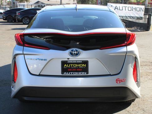 Used 2017 Toyota Prius Prime Premium w/ Preferred Accessory Package FWD image 32
