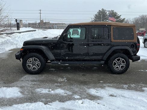 Used 2020 Jeep Wrangler Unlimited Sport image 2