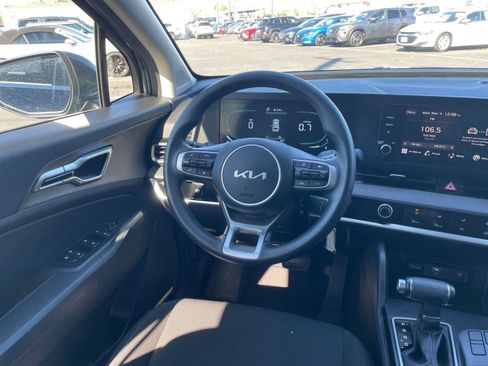 Used 2025 Kia Sportage LX image 32