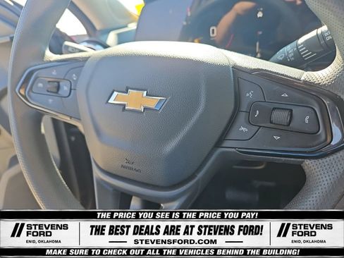 Used 2025 Chevrolet Trax LT FWD image 21
