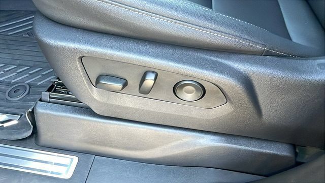 Used 2025 Chevrolet Silverado 1500 LT Trail Boss w/ LT Trail Boss Premium Package AWD/4WD image 30