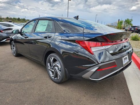 New 2025 Hyundai Elantra SEL image 6