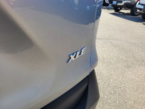 Used 2021 Toyota RAV4 XLE FWD image 7