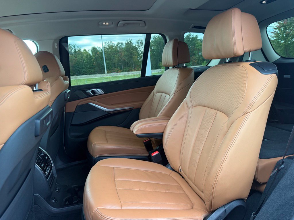 Used 2021 BMW X7 xDrive40i w/ Premium Package AWD/4WD image 13