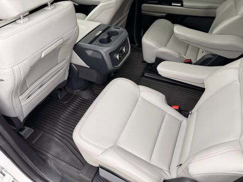 Used 2025 Ford Expedition Active image 17